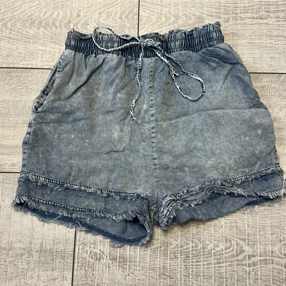Doe & Rae Frayed Denim Short - Picture 3 of 7